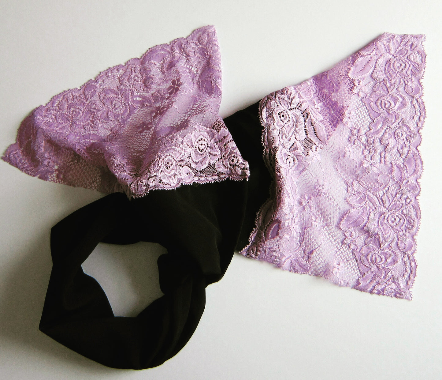 Black Vintage Style Scarf With Lilac Lace Trim - Style Showroom 